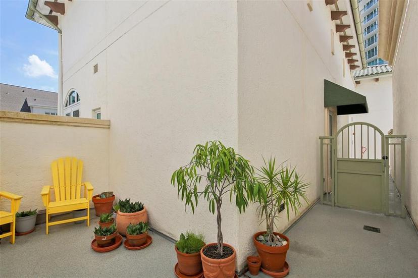 Picture of 450 Knights Run Avenue Unit 411, Tampa FL 33602