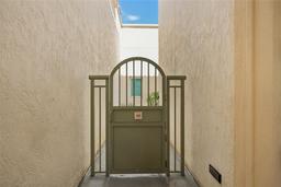 Picture of 450 Knights Run Avenue Unit 411, Tampa, FL 33602