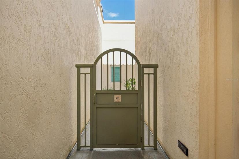 Picture of 450 Knights Run Avenue Unit 411, Tampa FL 33602