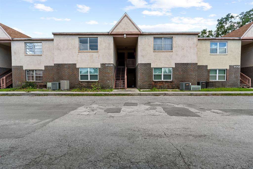 Picture of 9009 Westchester Circle Unit B-18, Tampa, FL 33604
