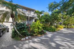 Picture of 1485 Landings Lake Drive Unit 36, Sarasota, FL 34231