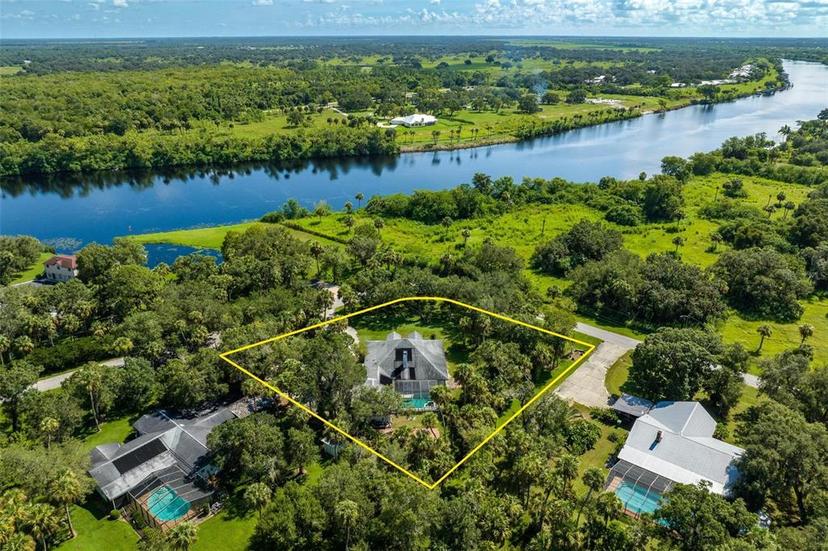 Picture of 865 Fort Thompson Avenue, Labelle FL 33935