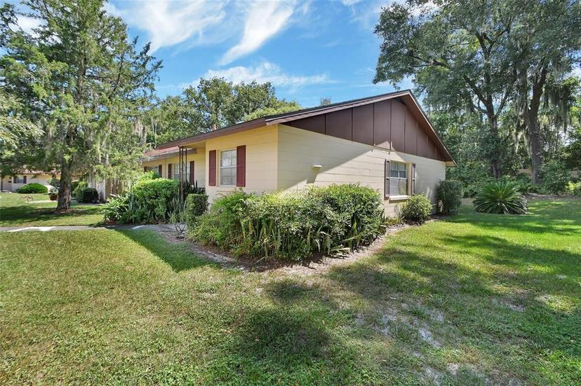 Picture of 17 Villa Villar Court Unit 17, Deland FL 32724