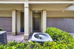 Picture of 2532 Grand Central Parkway Unit 18, Orlando, FL 32839