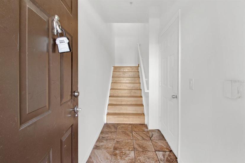 Picture of 2532 Grand Central Parkway Unit 18, Orlando FL 32839