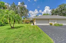 Picture of 338 Pembroke Drive Unit 208, Venice, FL 34293