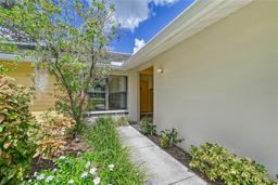 Picture of 338 Pembroke Drive Unit 208, Venice, FL 34293