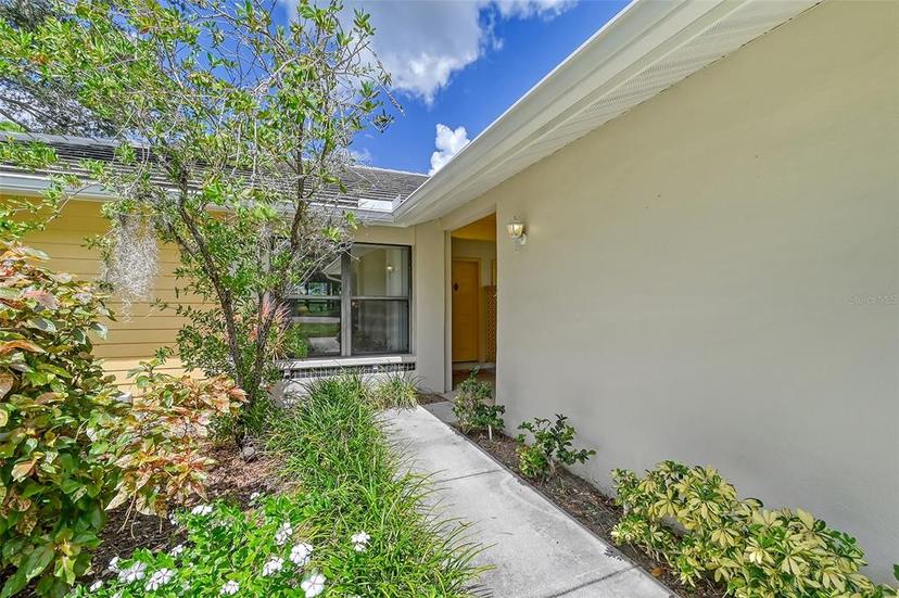 Picture of 338 Pembroke Drive Unit 208, Venice FL 34293
