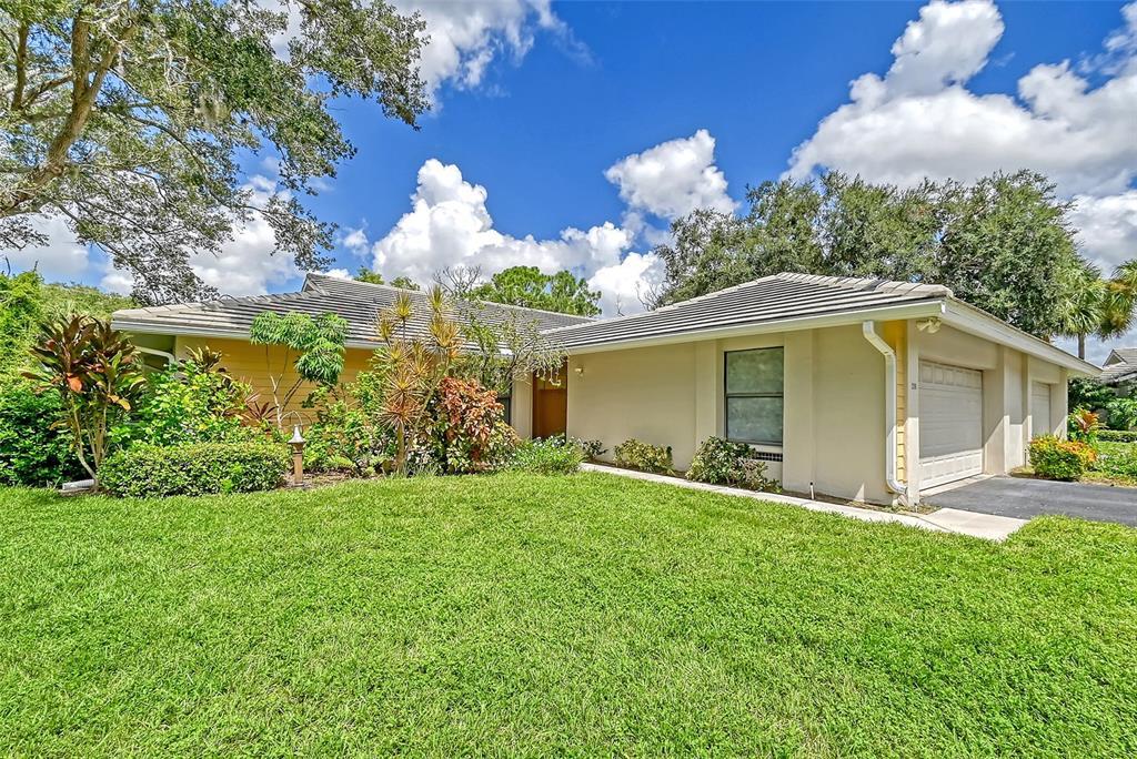 Picture of 338 Pembroke Drive Unit 208, Venice, FL 34293