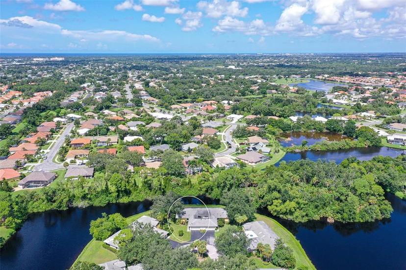 Picture of 338 Pembroke Drive Unit 208, Venice FL 34293