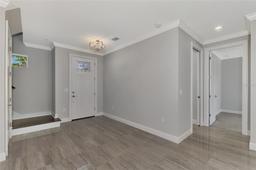 Picture of 906 E Venice Avenue, Venice, FL 34285