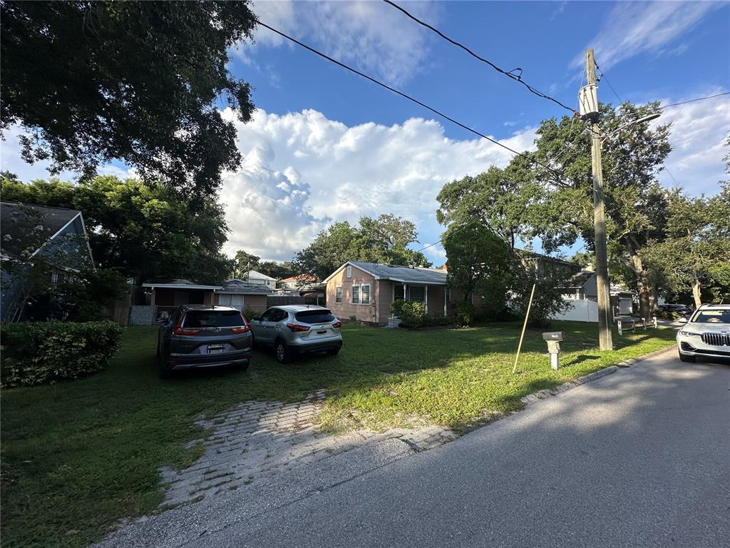 Picture of 3305 W Oakellar Avenue, Tampa, FL 33611