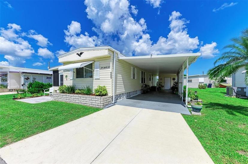 Picture of 131 Capri Drive Unit 131, Palmetto FL 34221