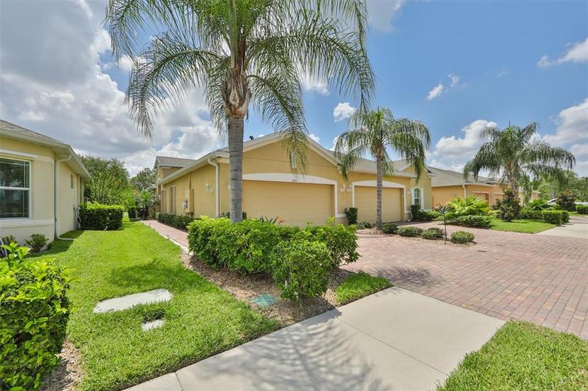 Picture of 806 Chipper Drive, Sun City Center FL 33573