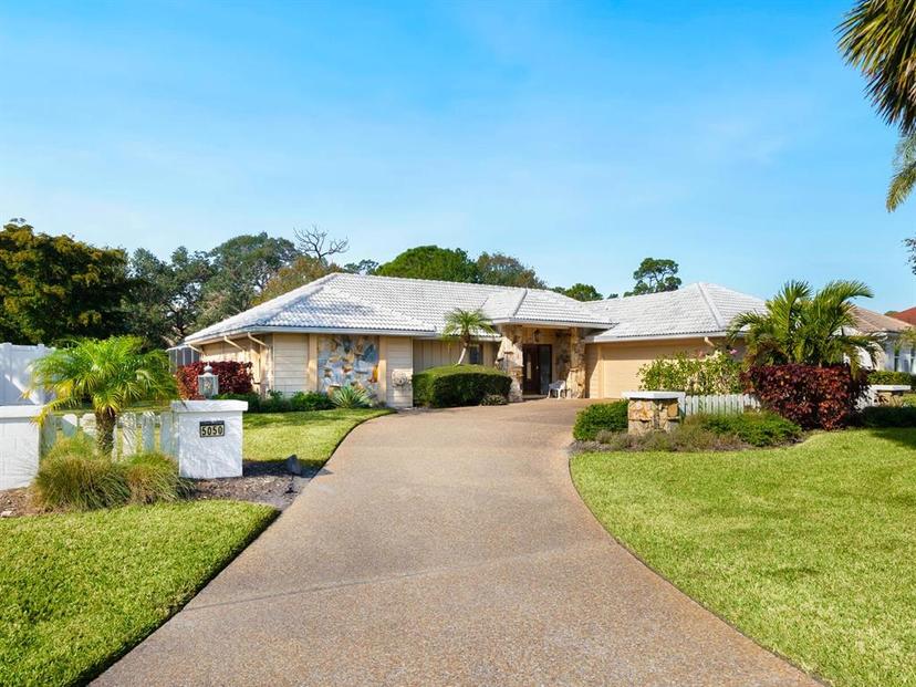Picture of 5050 Kestral Park Way S, Sarasota FL 34231