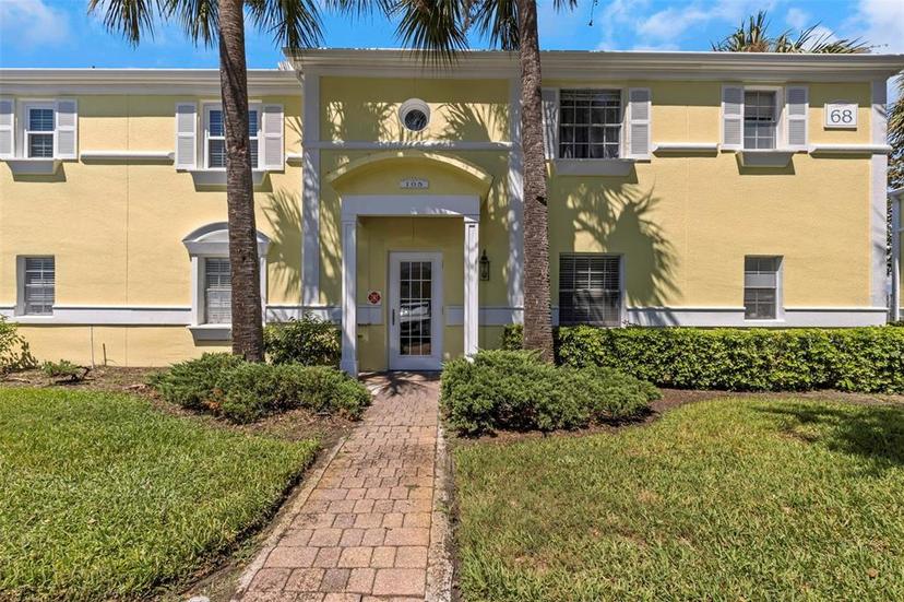 Picture of 105 Pompano Drive Se Unit A, St Petersburg FL 33705