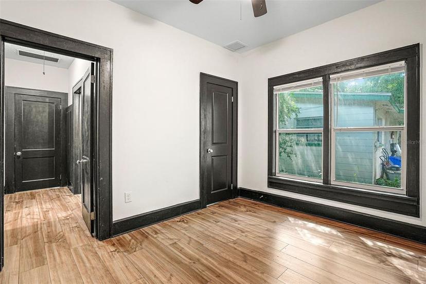 Picture of 2111 Burlington Avenue N, St Petersburg FL 33713