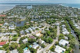 Picture of 136 Crescent Dr, Anna Maria, FL 34216