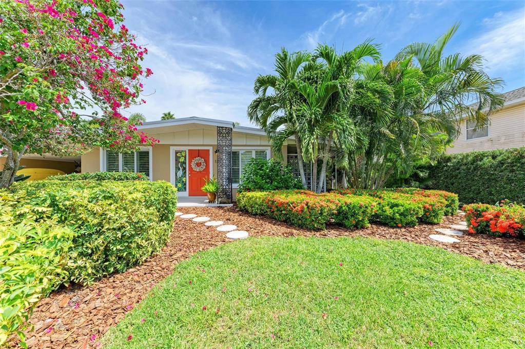 Picture of 136 Crescent Dr, Anna Maria, FL 34216