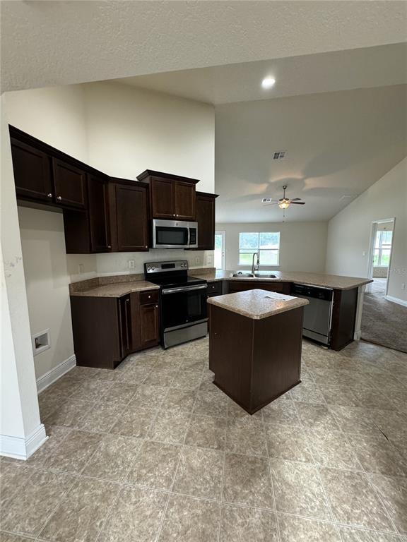 Picture of 608 Bradley Way, Fruitland Park FL 34731