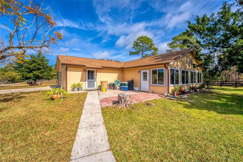 Picture of 1327 W State Road 40, Pierson FL 32180