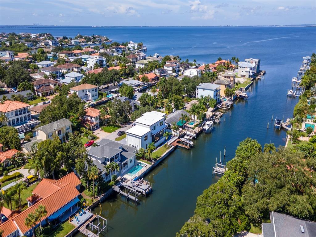 Picture of 4923 W Melrose Avenue N, Tampa, FL 33629