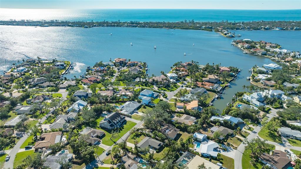 Picture of 1833 Sandalwood Drive, Sarasota, FL 34231