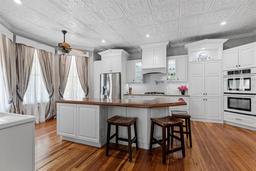 Picture of 1332 3Rd Avenue W, Bradenton, FL 34205
