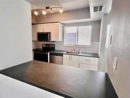 Picture of 1111 Longfellow Road Unit 1111, Sarasota, FL 34243
