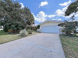 Picture of 1385 Embassy Drive, Clearwater, FL 33764