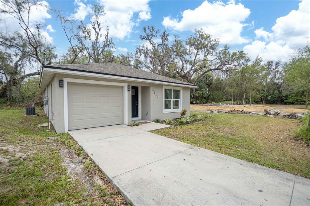 Picture of 2258 Cr 423, Lake Panasoffkee, FL 33538