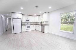 Picture of 2482 County Road 423, Lake Panasoffkee, FL 33538