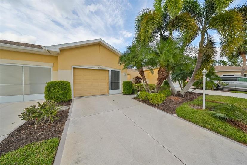 Picture of 705 Tremont Greens Lane Unit 33, Sun City Center FL 33573