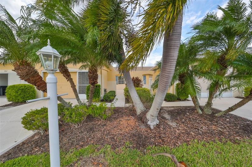 Picture of 705 Tremont Greens Lane Unit 33, Sun City Center FL 33573