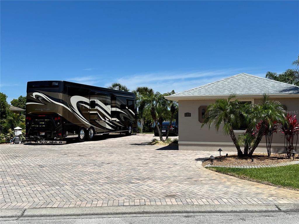 Picture of 648 Meandering Way, Polk City, FL 33868
