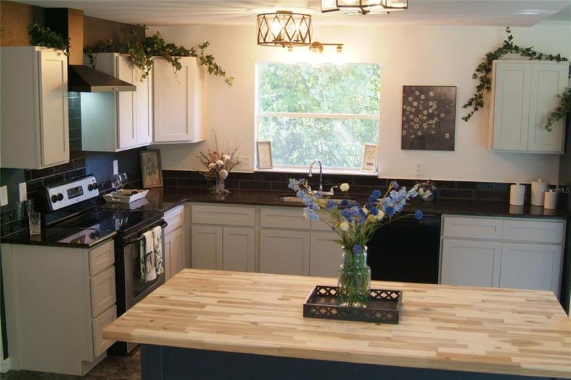 Picture of 47807 State Road 19, Altoona FL 32702