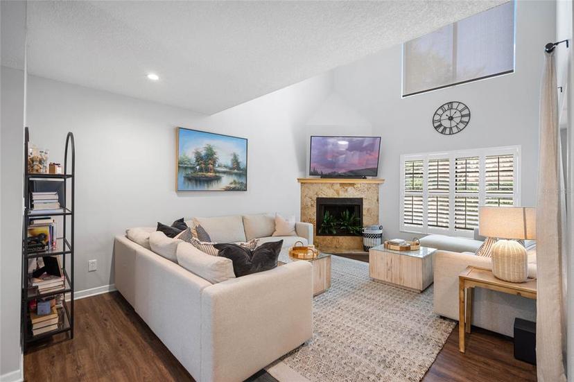 Picture of 1092 Sanabel Court Ne, St Petersburg FL 33702