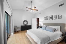Picture of 1092 Sanabel Court Ne, St Petersburg, FL 33702