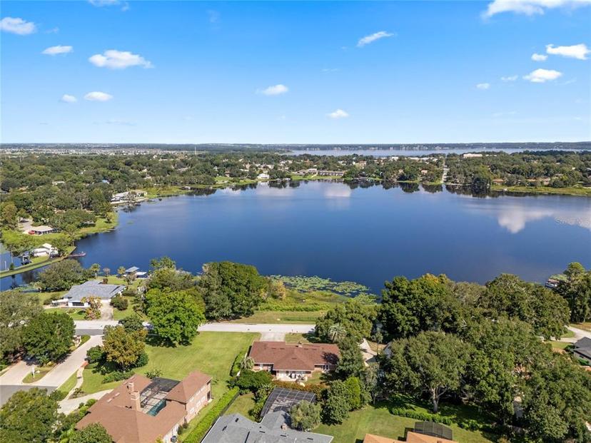 Picture of 687 W Lakeshore Drive, Clermont FL 34711