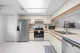 Picture of 4224 Madeira Court Unit 3309, Sarasota, FL 34233