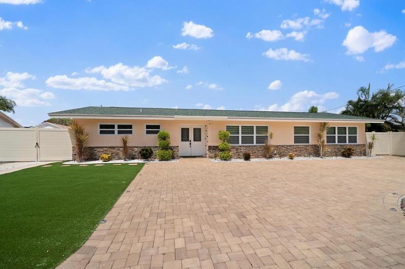 Picture of 245 78Th Avenue N, St Petersburg FL 33702