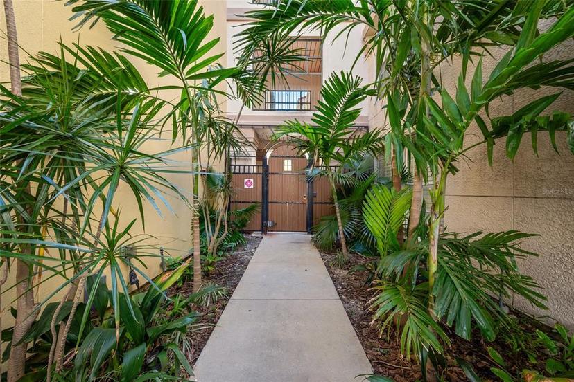 Picture of 2410 W Azeele Street Unit 212, Tampa FL 33609