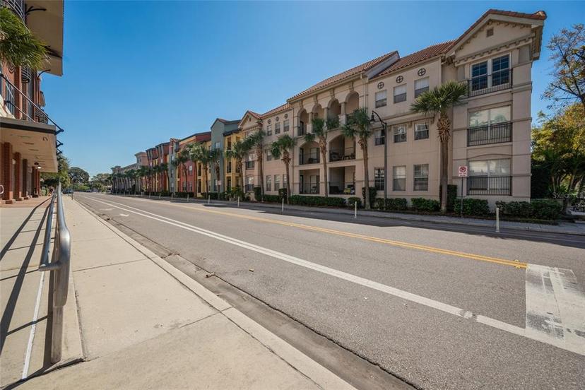 Picture of 2410 W Azeele Street Unit 212, Tampa FL 33609