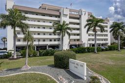 Picture of 1500 Park Beach Circle Unit 4A, Punta Gorda, FL 33950
