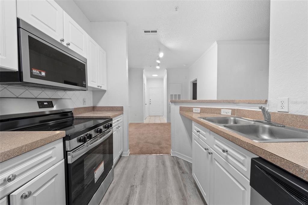 Picture of 18001 Richmond Place Drive Unit 511, Tampa, FL 33647