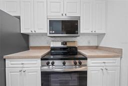 Picture of 18001 Richmond Place Drive Unit 511, Tampa, FL 33647