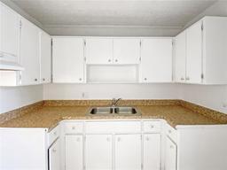 Picture of 914 SW 8Th Avenue Unit 19, Gainesville, FL 32601