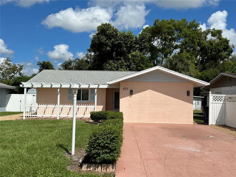 Picture of 829 Pineland Avenue, Venice FL 34285