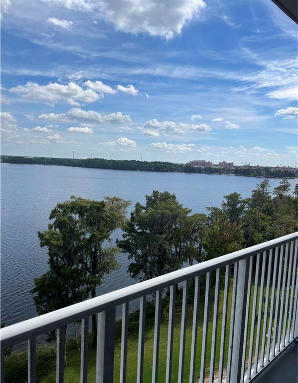 Picture of 13427 Blue Heron Beach Drive Unit 501, Orlando FL 32821