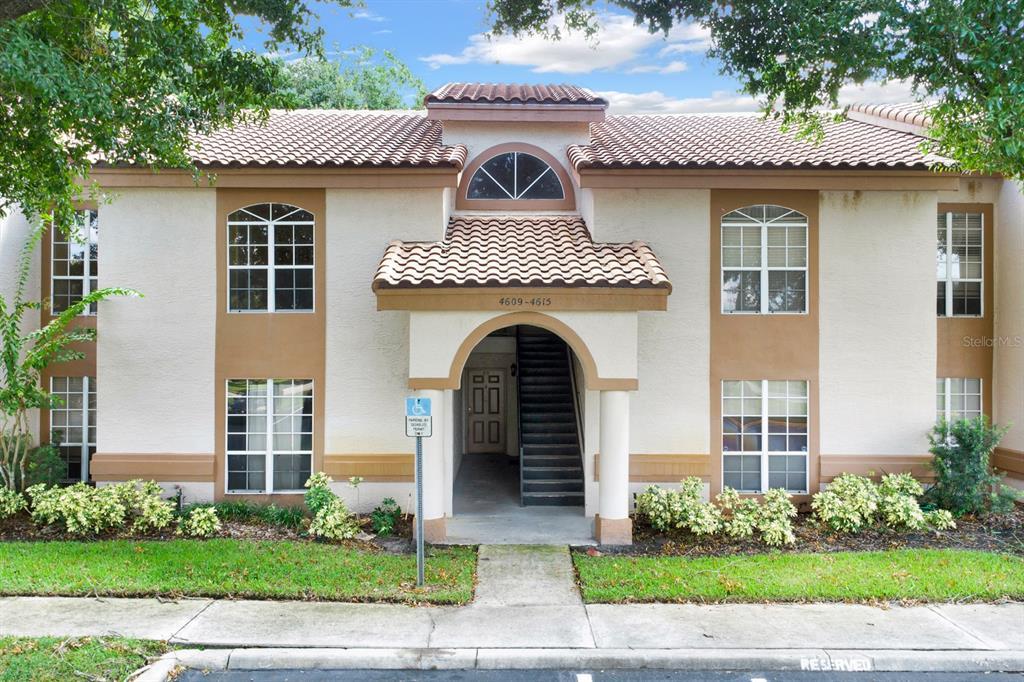 Picture of 4611 Gate Place Unit H-203, Orlando, FL 32811
